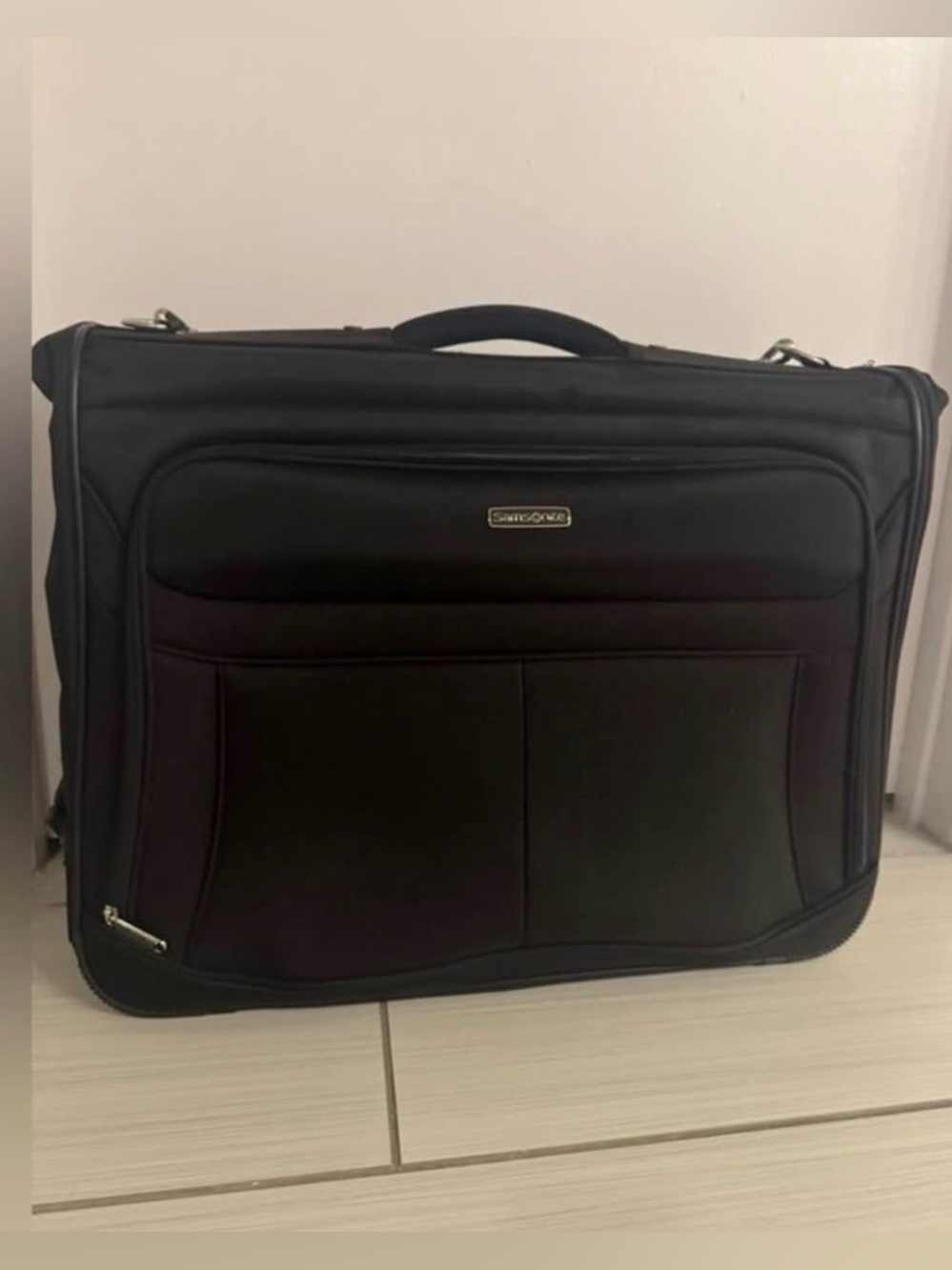 Samsonite Bifold Garment Bag 24x22x4 NWOT Black